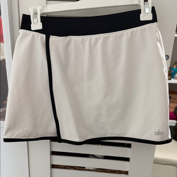 ALO Yoga Dresses & Skirts - ALO Yoga White Mini Skort with Black Waistband and Trim